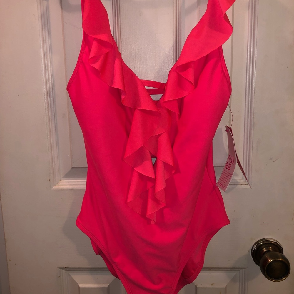 Lilly Pulitzer Carmen One-piece size 4 Crab Claw Coral